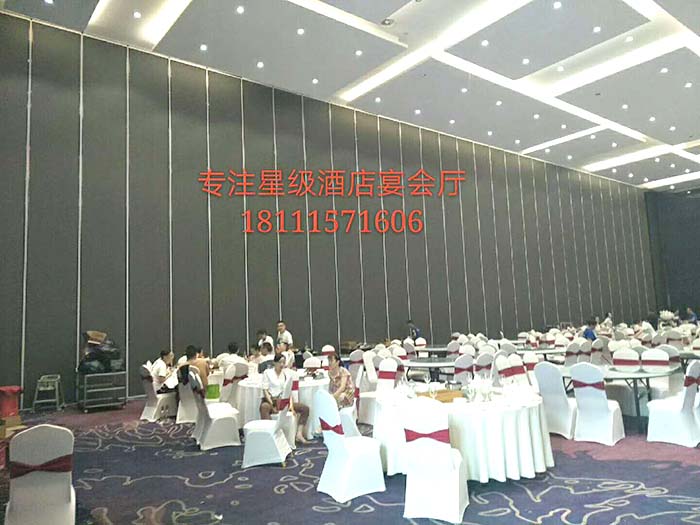 天成隔断保养现场